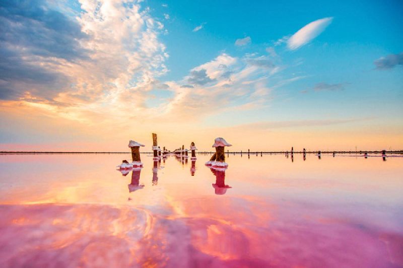Розовое озеро на отдыхе в Прибрежном